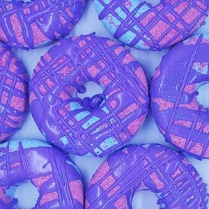 Cotton Candy Donut Bath Bomb (1)